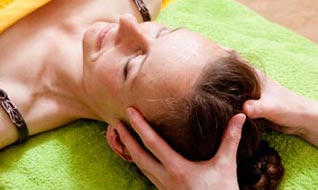 Osteopathie Radebeul Mitte Behandlung durch die Heilpraktikerin und Osteopathin Petra Nitzsche.